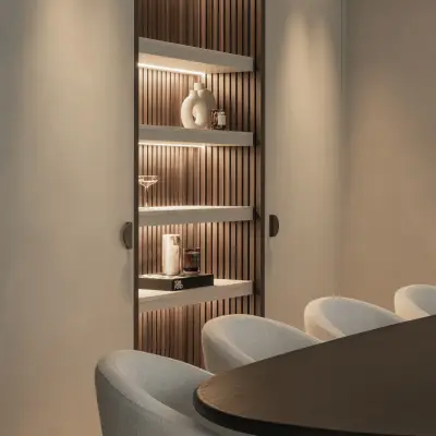 Ovale eettafel met stoelen naast de verlichte kastnis, Gezinsvilla in Heusden-Zolder, interieur Laura Calleeuw