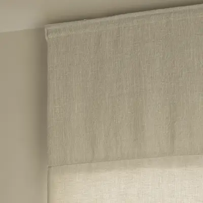Detail van een linnen roman blind in de badkamer, Gezinsvilla in Heusden-Zolder, interieur Laura Calleeuw