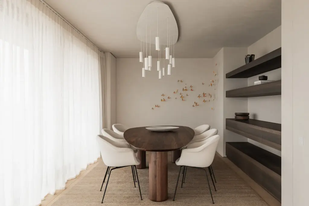 Eetkamer met hanglamp, ovale tafel en lange vitrage naast de planken, Penthouse in Kortrijk, interieur Laura Calleeuw