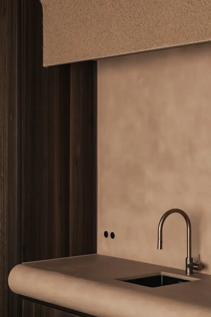 Terracotta keukenblok met spoelbak en wandkraan in de pantry, Kantoor KBC in Ardooie, interieur Laura Calleeuw