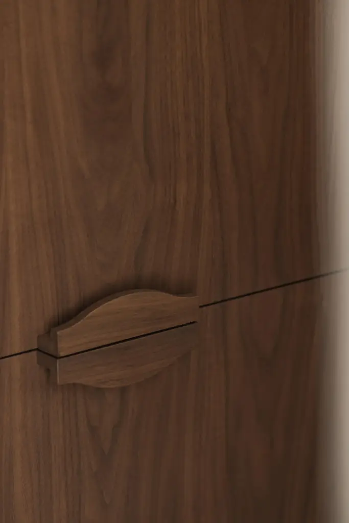Walnoten kastdeur met houten handgreep, Herenhuis in Brugge, interieur Laura Calleeuw